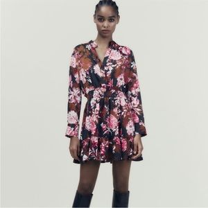 Brandnew Zara Mini dress with round collar with V-neck front!